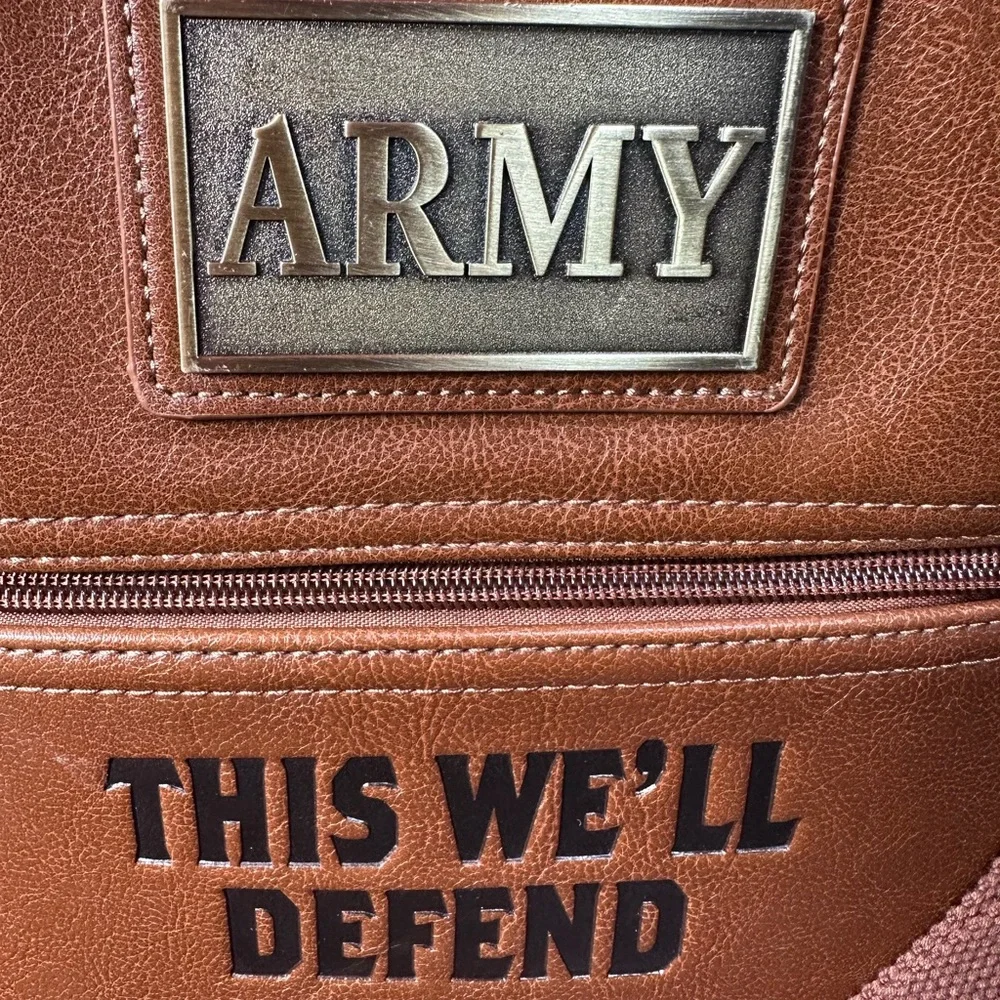 U.S. Army Faux Leather Gear Organizer Bag With Metal Plaque - Picture 6 of 15